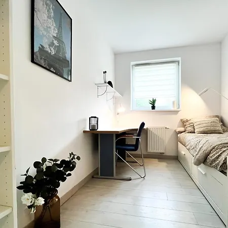 Walk To Park, Modern 2bd Kitchen! Balcony, Parking Apartmán Vratislav