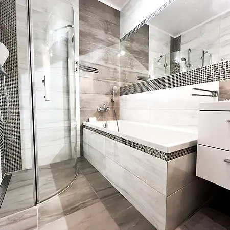 Walk To Park, Modern 2bd Kitchen! Balcony, Parking * Wroclaw