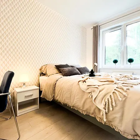 Walk To Park, Modern 2bd Kitchen! Balcony, Parking