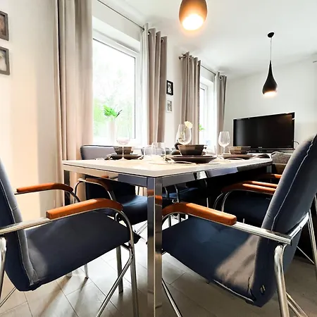 Walk To Park, Modern 2bd Kitchen! Balcony, Parking Apartmán *