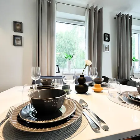 Walk To Park, Modern 2bd Kitchen! Balcony, Parking Apartment Wroclaw
