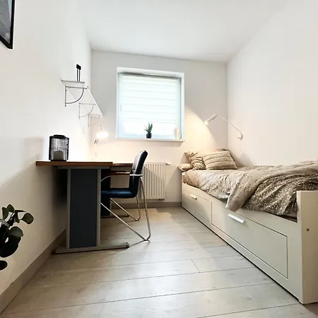 Walk To Park, Modern 2bd Kitchen! Balcony, Parking Apartment Wroclaw