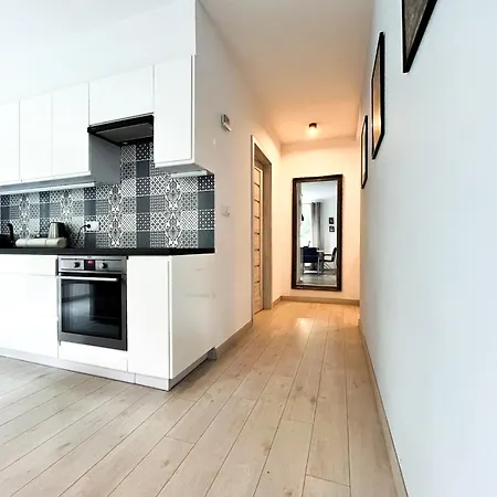 Apartmán Walk To Park, Modern 2bd Kitchen! Balcony, Parking Vratislav